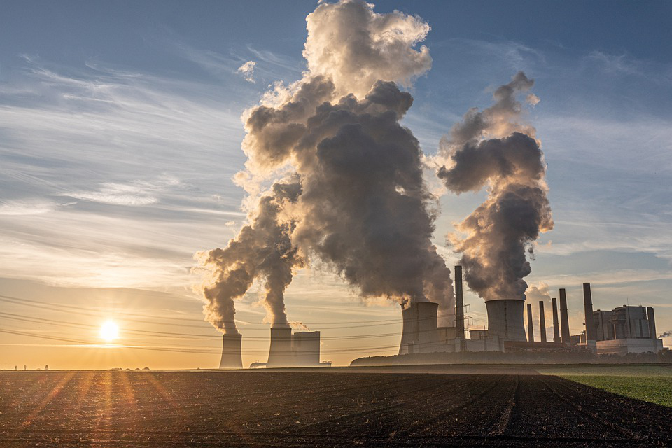 Lignite-fired power plant that pollutes the air